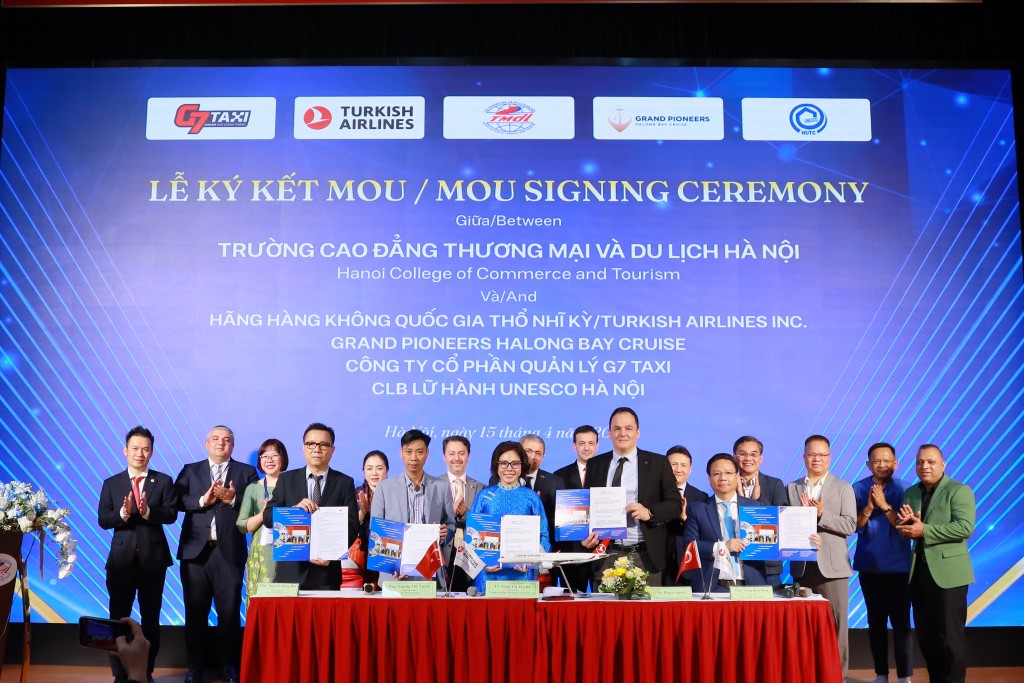 Hoạt động ký kết biên bản hợp tác chiến lược với nhiều đối tác trong và ngoài nước đồng hành quảng bá du lịch Việt Nam ra thị trường Hồi giáo quốc tế