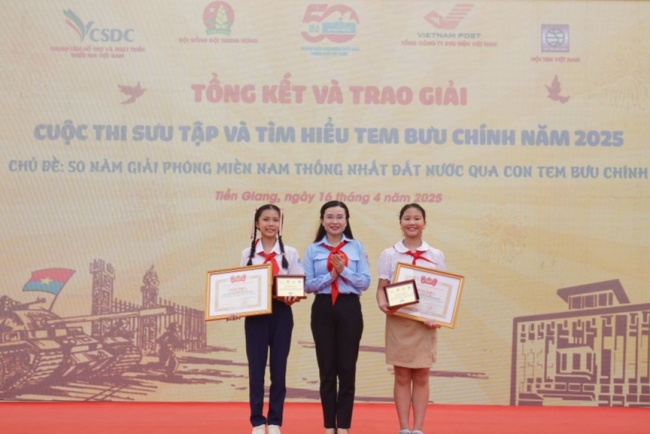 Học trò Hà Nội giành giải Đặc biệt thi sưu tập tem bưu chính
