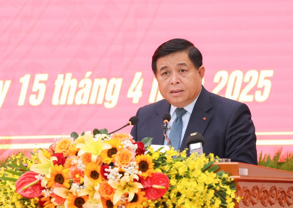 Đồng chí Nguyễn Chí Dũng – Phó Thủ tướng Chính phủ chúc mừng những thành tựu nổi bật của tỉnh, ghi nhận những nỗ lực vượt khó, đổi mới và phát triển mạnh mẽ của Ninh Thuận.