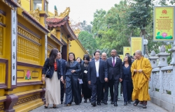 Thủ tướng Phạm Minh Chính cùng Thủ tướng Ethiopia tham quan chùa Trấn Quốc