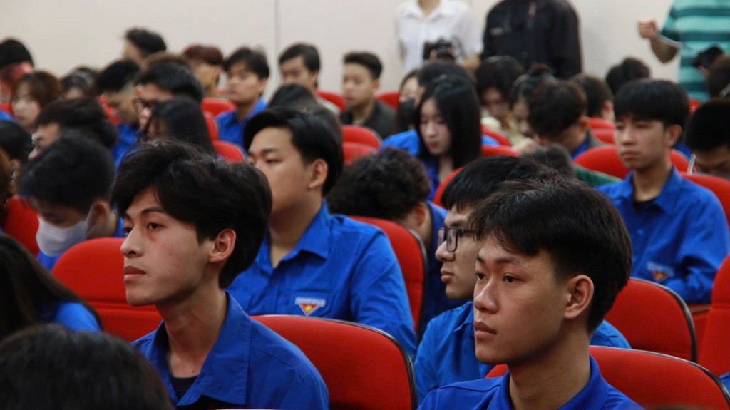 Các bạn trẻ tham dự chương trình 