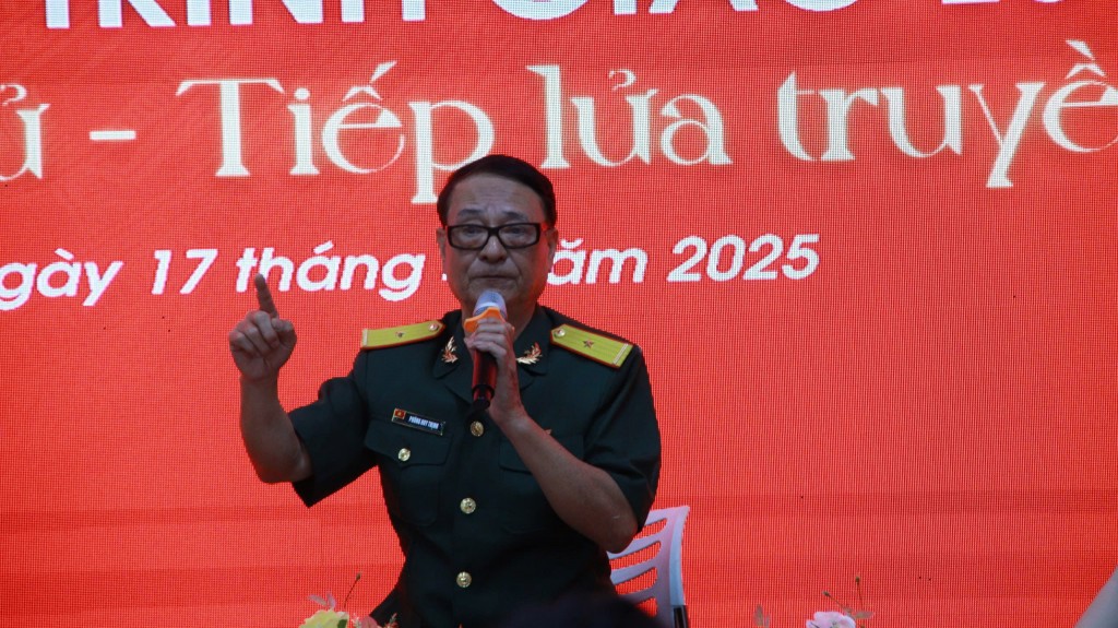 Thanh niên nghe chuyện lịch sử, viết tiếp tương lai