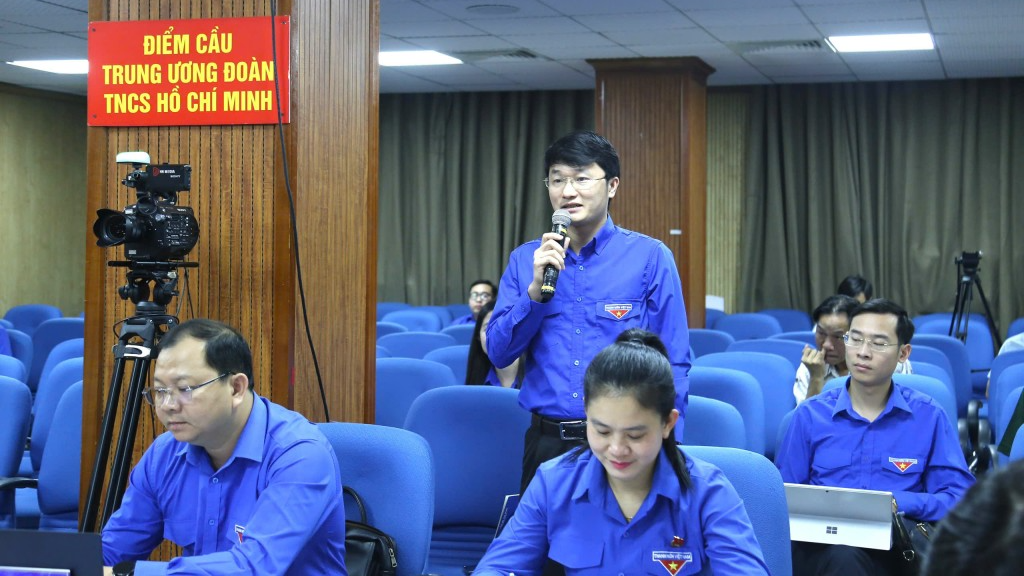Đại biểu chia sẻ ý kiến tại hội nghị 