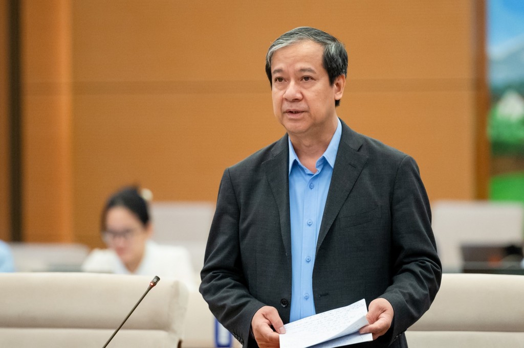 Bộ trưởng Bộ Giáo dục và Đào tạo Nguyễn Kim Sơn phát biểu tại phiên họp. Ảnh: media.quochoi.vn