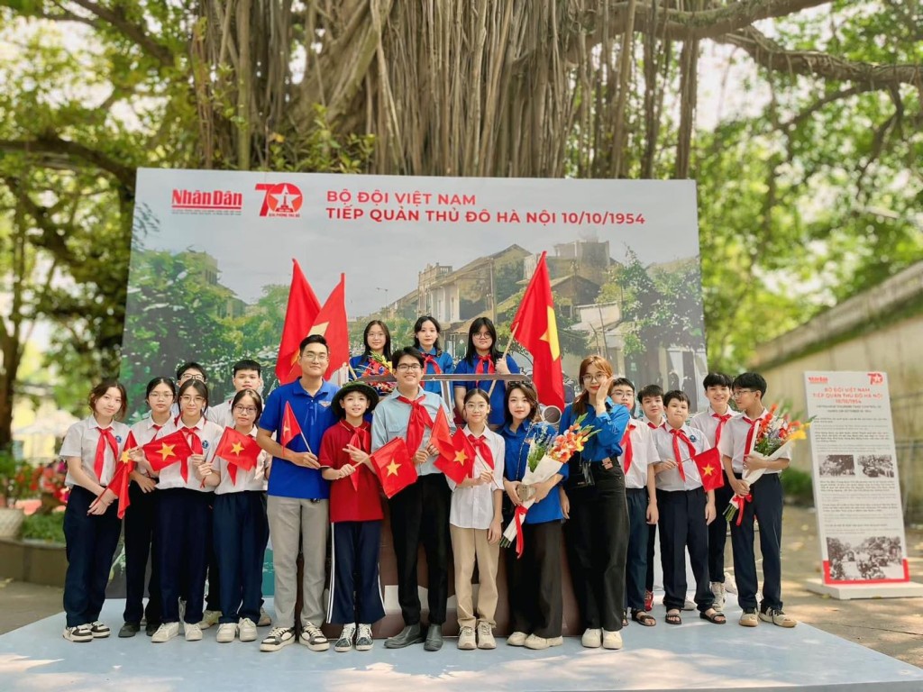 Tô thắm Thủ đô bằng màu cờ Tổ quốc