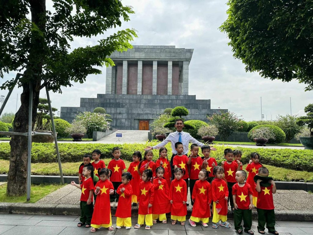 Tô thắm Thủ đô bằng màu cờ Tổ quốc