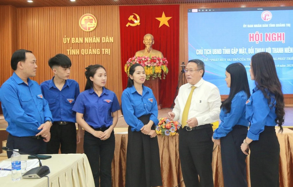 Quyền Chủ tịch UBND tỉnh Quảng Trị Hà Sỹ Đồng đối thoại với thanh niên 