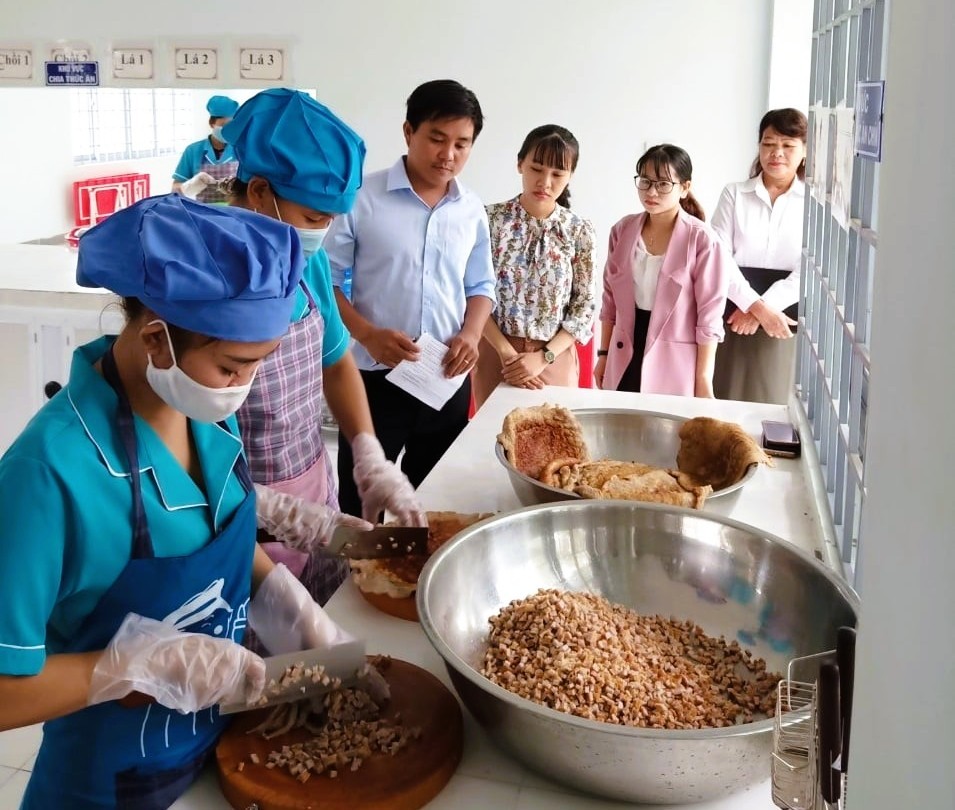 Tỉnh Đắk Lắk sẽ tăng cường kiểm tra công tác an toàn vệ sinh thực phẩm, đặc biệt tại các cơ sở kinh doanh dịch vụ ăn uống, bếp ăn tập thể, thức ăn đường phố