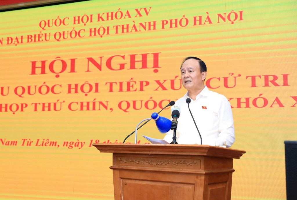 Chủ tịch HĐND TP Hà Nội Nguyễn Ngọc Tuấn phát biểu tại cuộc tiếp xúc cử tri
