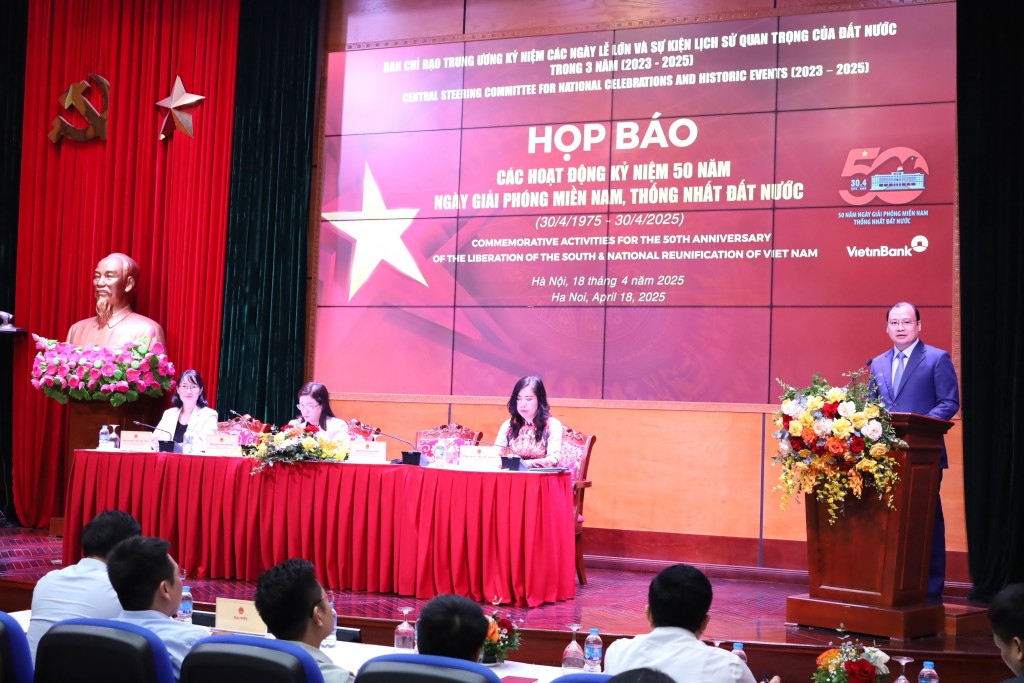 Thứ trưởng Thường trực Bộ Văn hoá, Thể thao và Du lịch Lê Hải Bình phát biểu khai mạc buổi họp báo