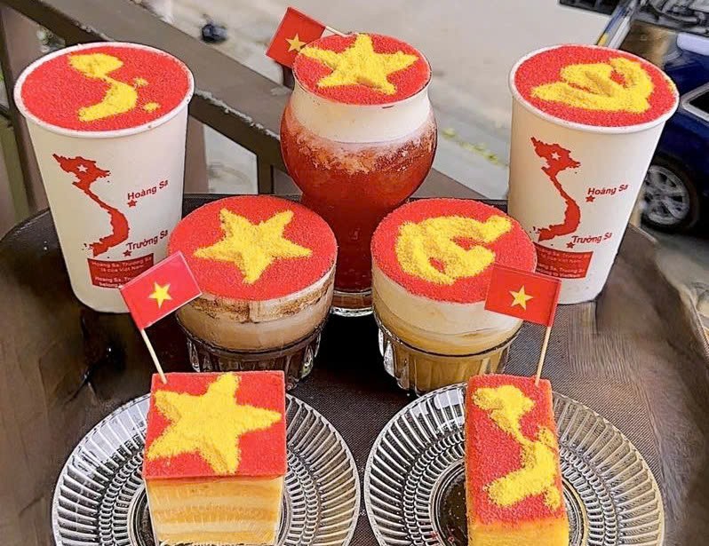 Những món đồ uống được trang trí hình ảnh cờ đỏ sao vàng, bản đồ Việt Nam... đã khiến người trẻ rất thích thú