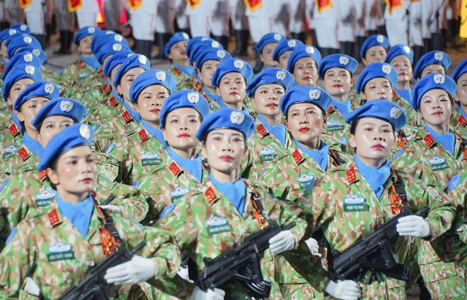 Người dân TP Hồ Chí Minh háo hức xem hợp luyện diễu binh