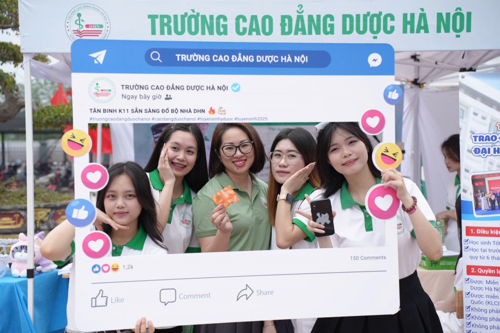 Gen Z thích thú mở “túi mù” khi đi nghe tư vấn tuyển sinh Gen Z thích thú mở “túi mù” khi đi nghe tư vấn tuyển sinh