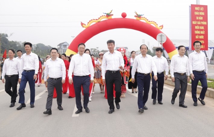 Khánh thành đường nối Quốc lộ 37 và 32C với đường cao tốc Nội Bài - Lào Cai