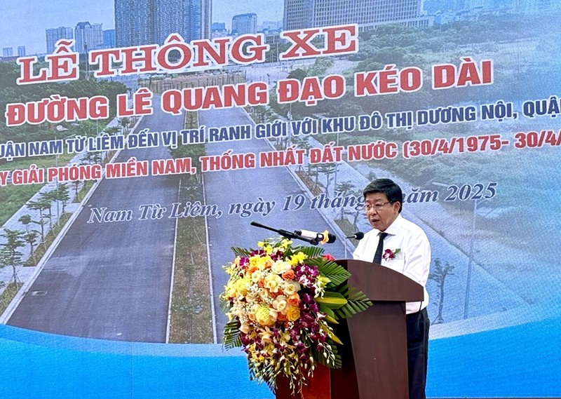 Phó Chủ tịch UBND TP Hà Nội Dương Đức Tuấn phát lệnh thông xe tuyến đường Lê Quang Đạo
