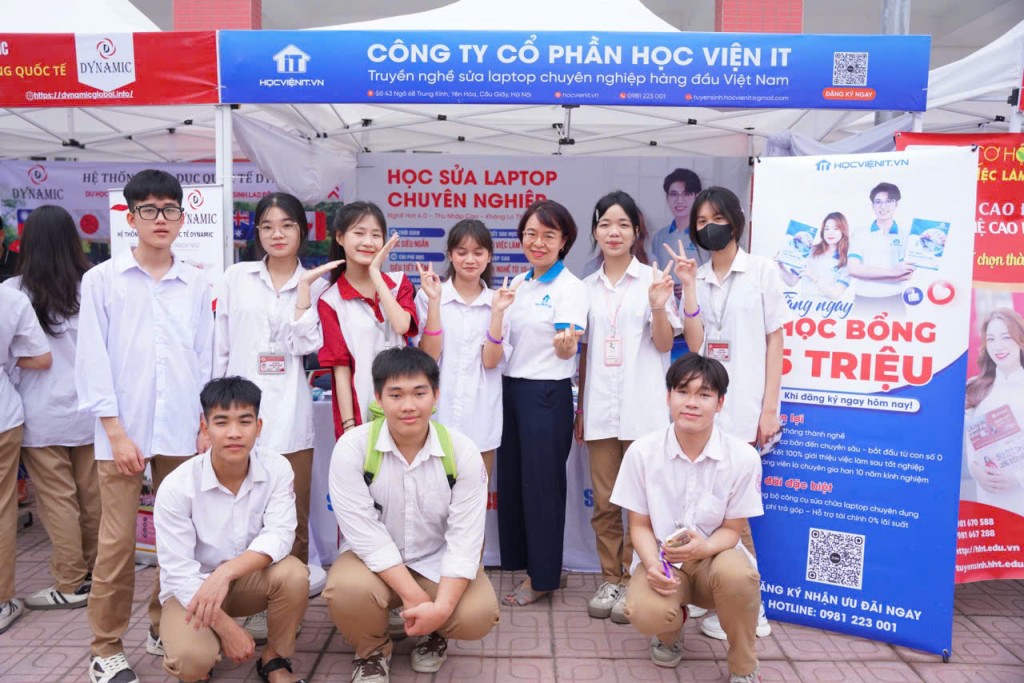 Lựa chọn đúng ngành nghề, tránh bẫy mạng là điều đại diện Công ty Cổ phần Học viện IT muốn nhắn nhủ tới các bạn trẻ