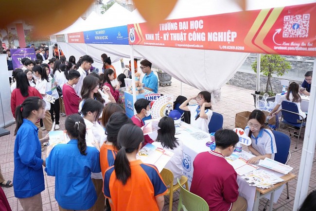 Tiếp sức học sinh chọn ngành thời đại số