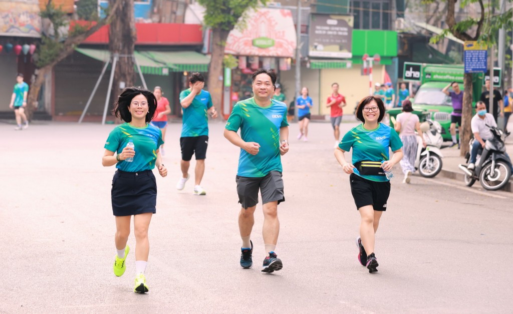 Đến sáng 20/4, có khoảng 21 nghìn vận động viên tham gia chương trình “BIDV RUN - Vì cuộc sống Xanh” năm 2025