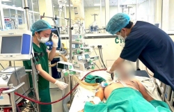 Nhiều người lớn mắc sởi, biến chứng nguy hiểm phải can thiệp ECMO