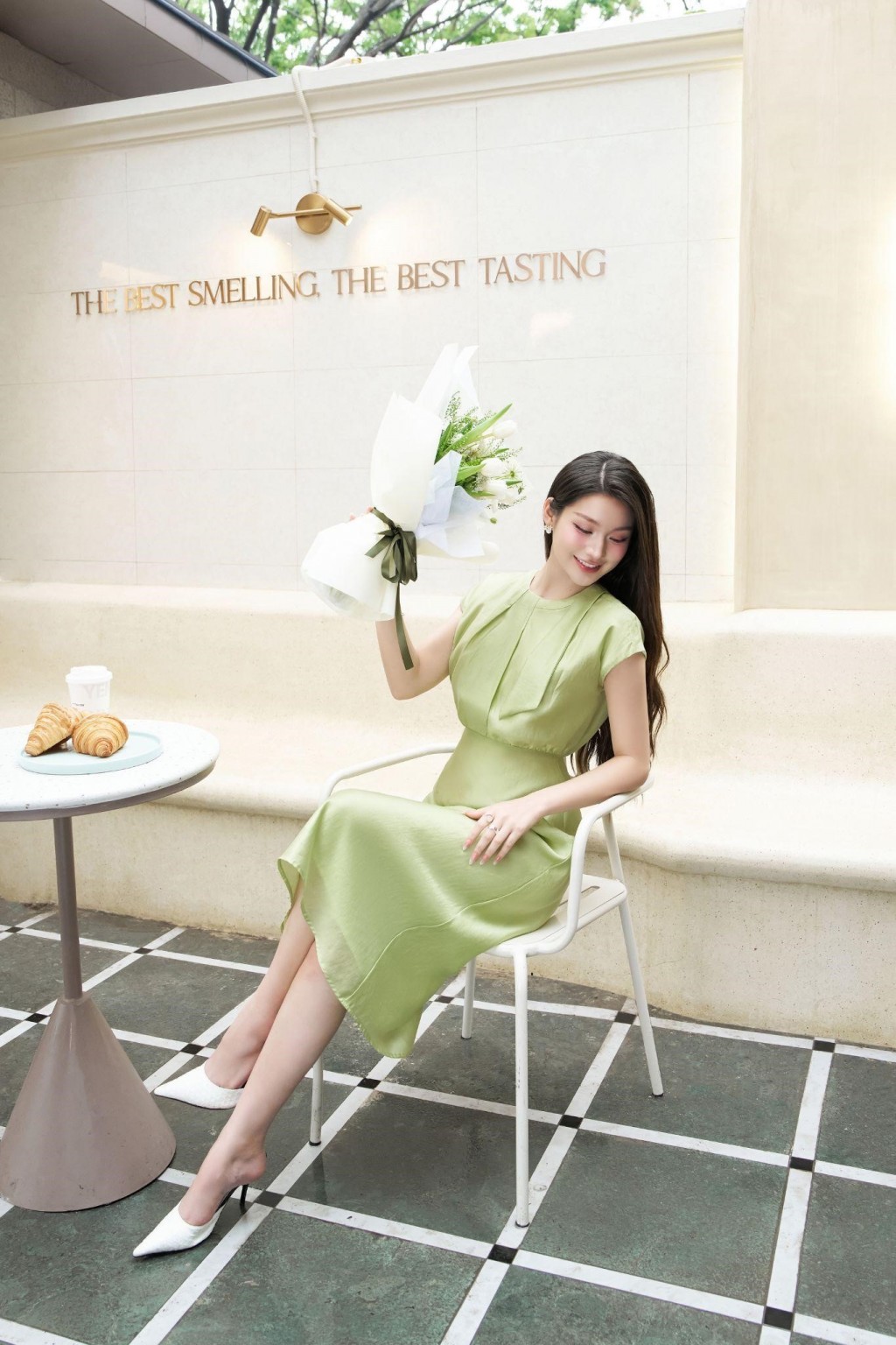 Làm mới tủ đồ công sở đón hè với gam màu dịu nhẹ
