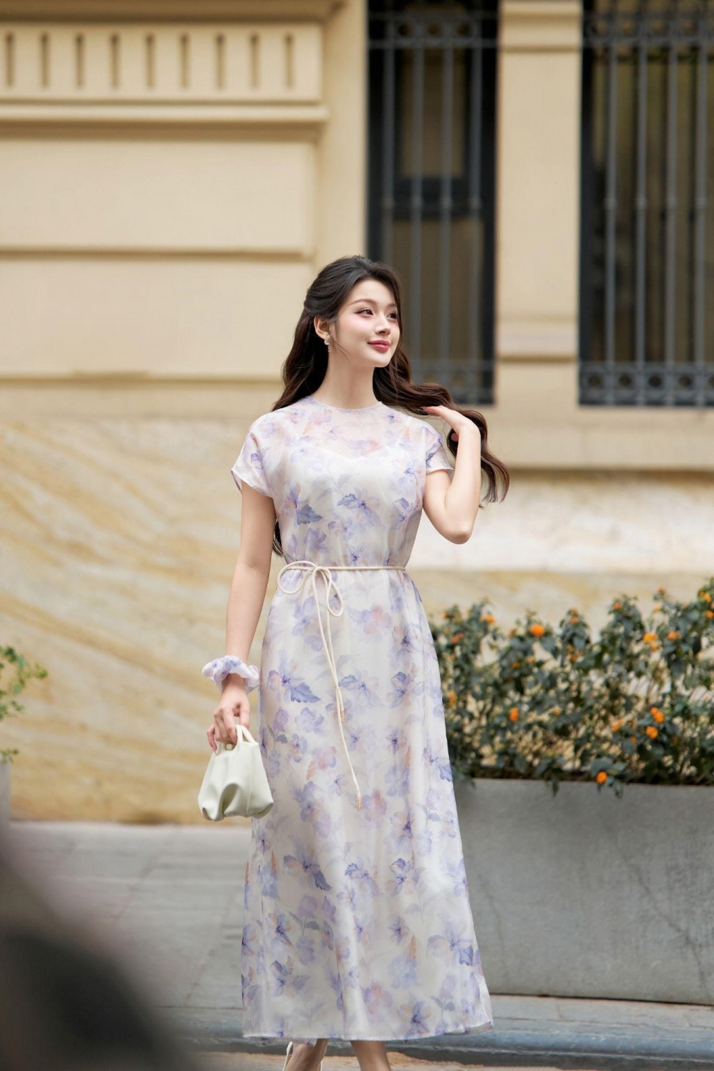 Làm mới tủ đồ công sở đón hè với gam màu dịu nhẹ