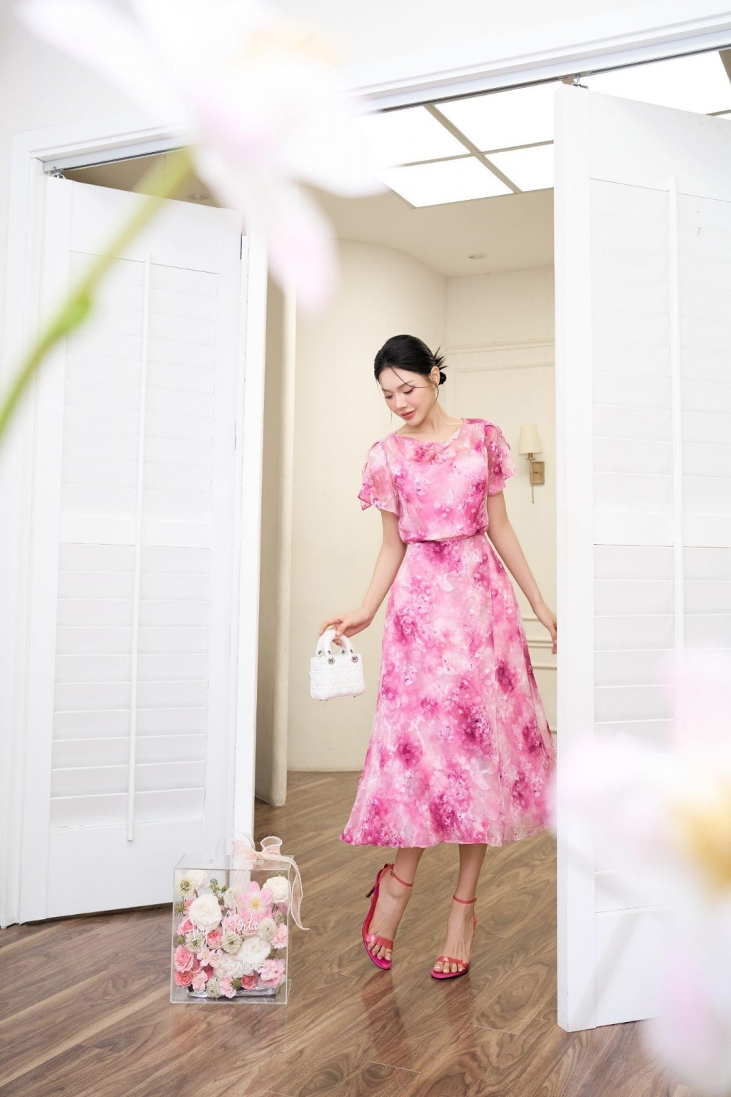 Làm mới tủ đồ công sở đón hè với gam màu dịu nhẹ