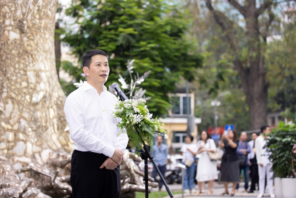 Ông Phạm Tuấn Long, Chủ tịch UBND quận Hoàn Kiếm phát biểu tại buổi lễ