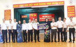 Ngành Ngân hàng trao 25 tỷ đồng hỗ trợ quân, dân đảo Trường Sa