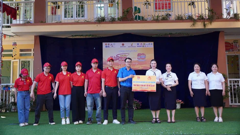 Gieo niềm thương yêu nơi địa đầu Tổ quốc Gieo niềm thương yêu nơi địa đầu Tổ quốc