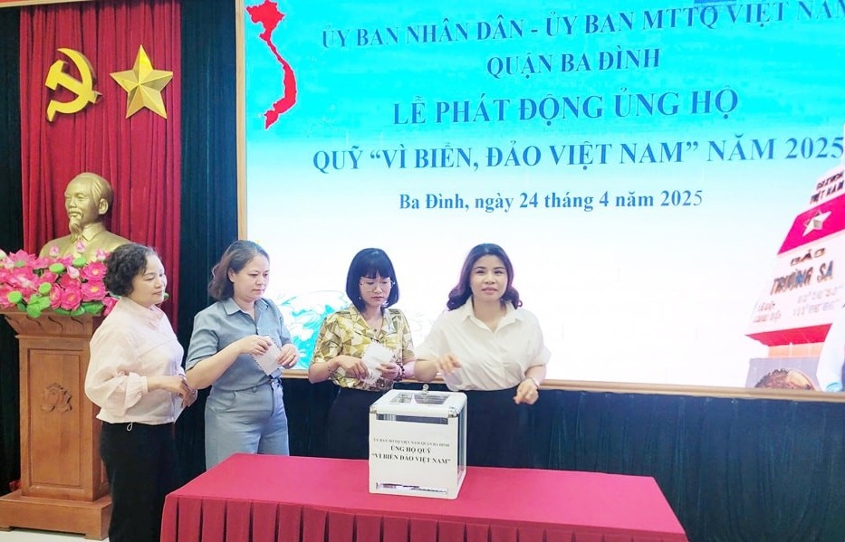 Quận Ba Đình ủng hộ Quỹ “Vì biển, đảo Việt Nam” 1,26 tỷ đồng