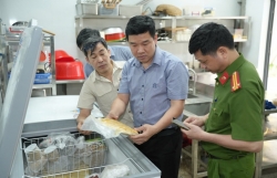 Kiểm tra phát hiện thực phẩm hết hạn tại cơ sở Bếp Lang Liêu