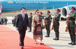 Chủ tịch nước Lương Cường đến Viêng Chăn, bắt đầu thăm cấp Nhà nước đến Lào