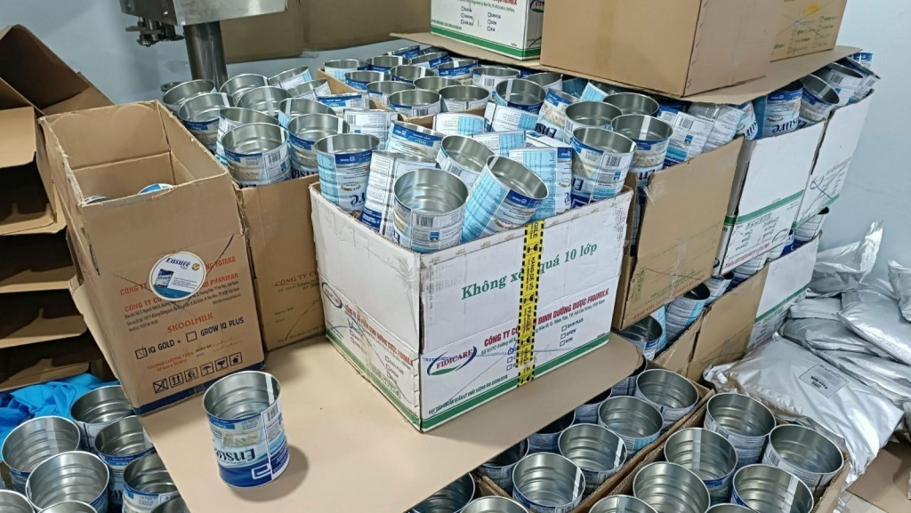 Tang vật thu giữ tại vụ án buôn bán sữa giả