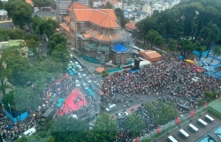 TP Hồ Chí Minh: Biển người chờ sơ duyệt diễu binh