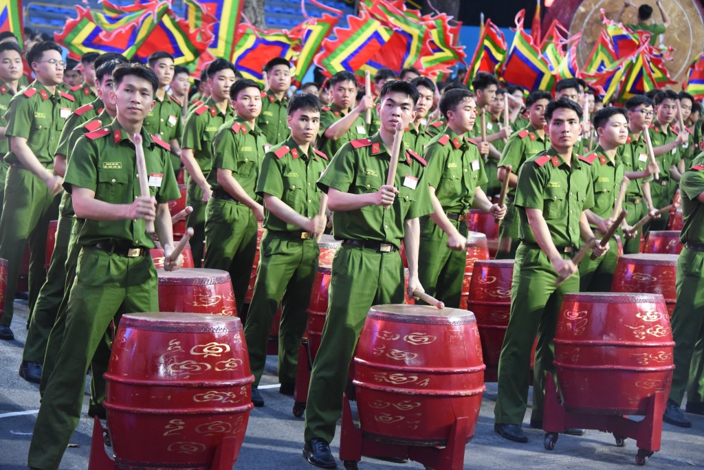 Đến khoảng 20h tối, mưa ngừng, buổi sở Đến khoảng 20h tối, mưa ngừng, buổi sở