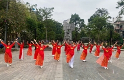 Hơn 50.000 phụ nữ Thủ đô đồng diễn dân vũ chào mừng đại lễ 30/4