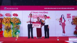 Agribank trao giải Đặc biệt 1 tỷ đồng tới khách hàng trúng thưởng