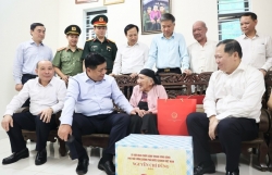 Phó Thủ tướng Nguyễn Chí Dũng dự các hoạt động tri ân tại tỉnh Hoà Bình