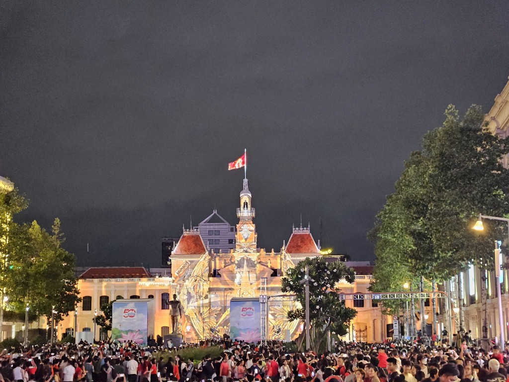Màn trình diễn Mapping tại trụ sở HĐND, UBND TP Hồ Chí Minh (Ảnh: Nguyễn Trang) Màn trình diễn Mapping tại trụ sở HĐND, UBND TP Hồ Chí Minh (Ảnh: Nguyễn Trang)