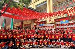 Trường học Hà Nội rực rỡ cờ đỏ sao vàng mừng ngày thống nhất