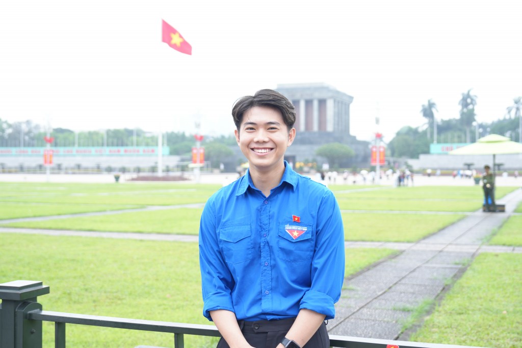 Những bức ảnh không chỉ để lưu giữ kỷ niệm, mà còn thể hiện tinh thần hướng về cội nguồn, lòng tự hào dân tộc của thế hệ trẻ Những bức ảnh không chỉ để lưu giữ kỷ niệm, mà còn thể hiện tinh thần hướng về cội nguồn, lòng tự hào dân tộc của thế hệ trẻ