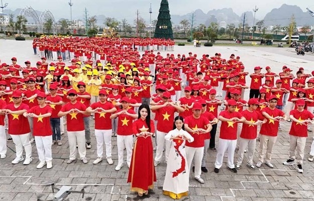 Quảng Ninh: 500 học sinh xếp hình Tổ quốc, hào khí non sông