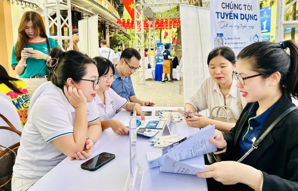 Giải pháp hữu hiệu để phát triển thị trường lao động