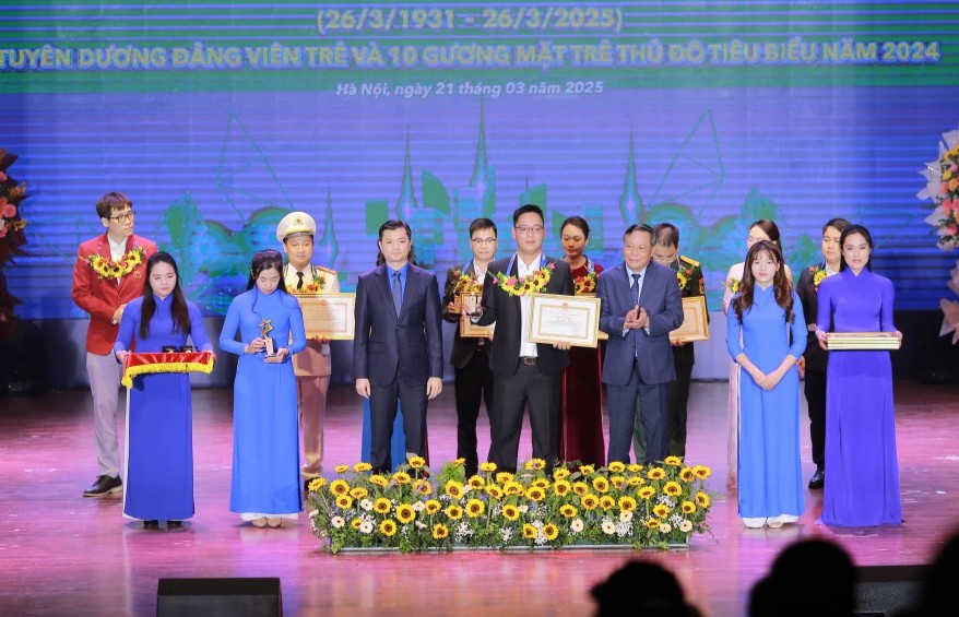 Chàng trai “tô màu kí ức”
