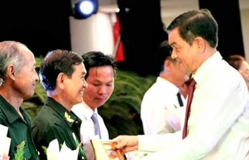 Anh hùng thời chiến, sẻ chia, tận tâm giữa thời bình