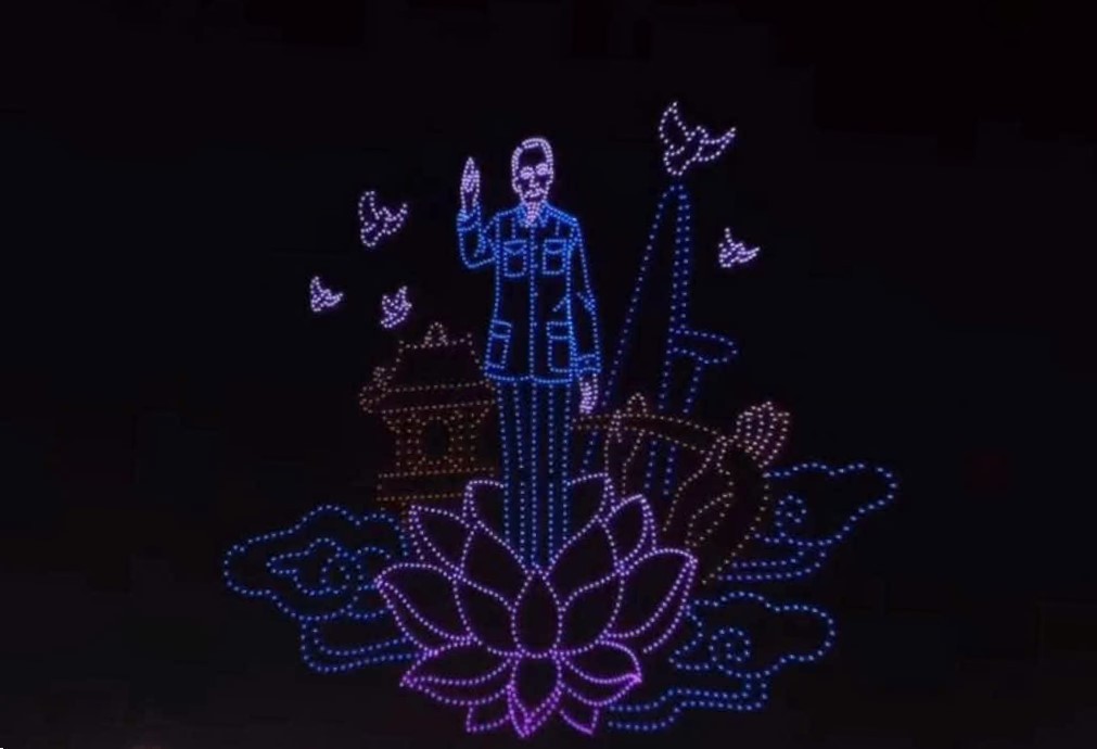 Hình ảnh vị lãnh tụ kính yêu của Nhân dân Chủ tịch Hồ Chí Minh Hình ảnh vị lãnh tụ kính yêu của Nhân dân Chủ tịch Hồ Chí Minh