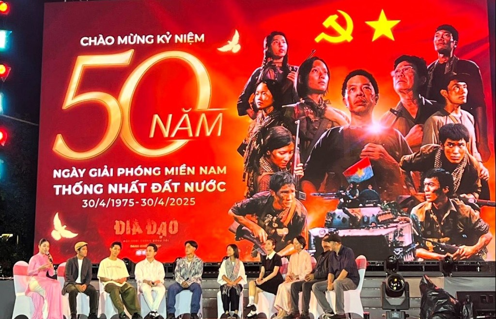 Cái kết trong phiên bản đặc biệt "Địa đạo: Mặt trời trong bóng tối"