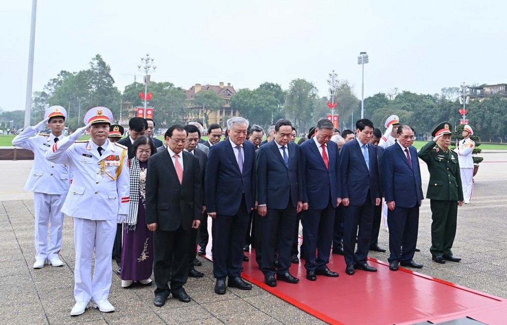 50 năm Thống nhất đất nước: Lãnh đạo Đảng, Nhà nước vào Lăng viếng Chủ tịch Hồ Chí Minh