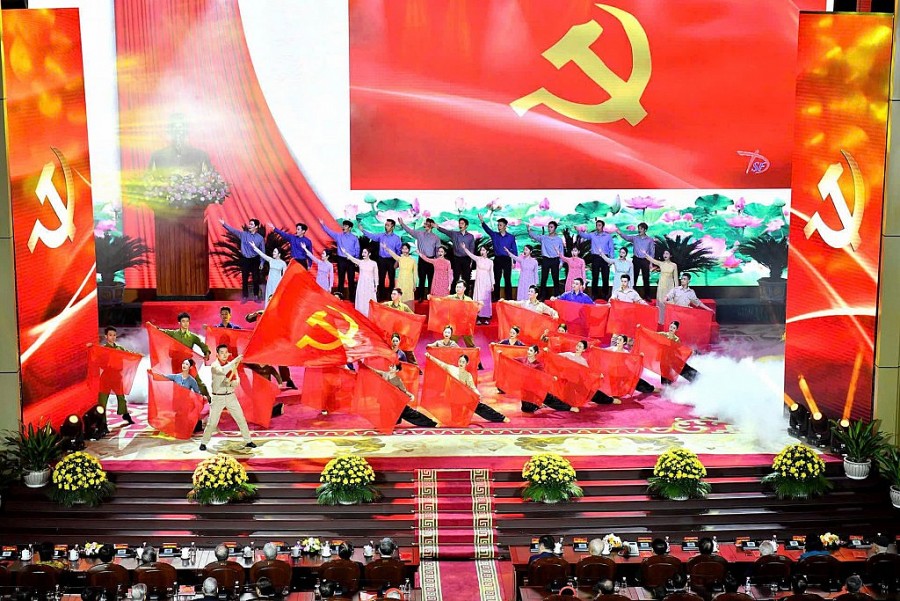: Tiết mục nghệ thuật tại buổi gặp mặt