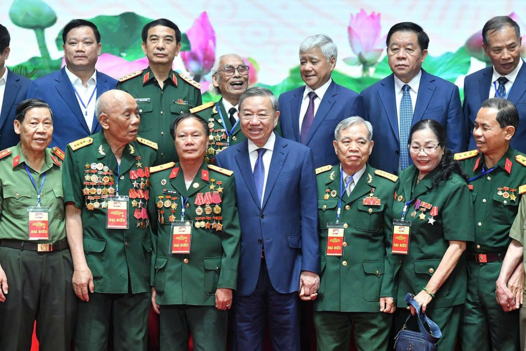 Tổng Bí thư Tô Lâm với các đại biểu tham dự chương trình gặp mặt (Ảnh: Đăng Khoa)